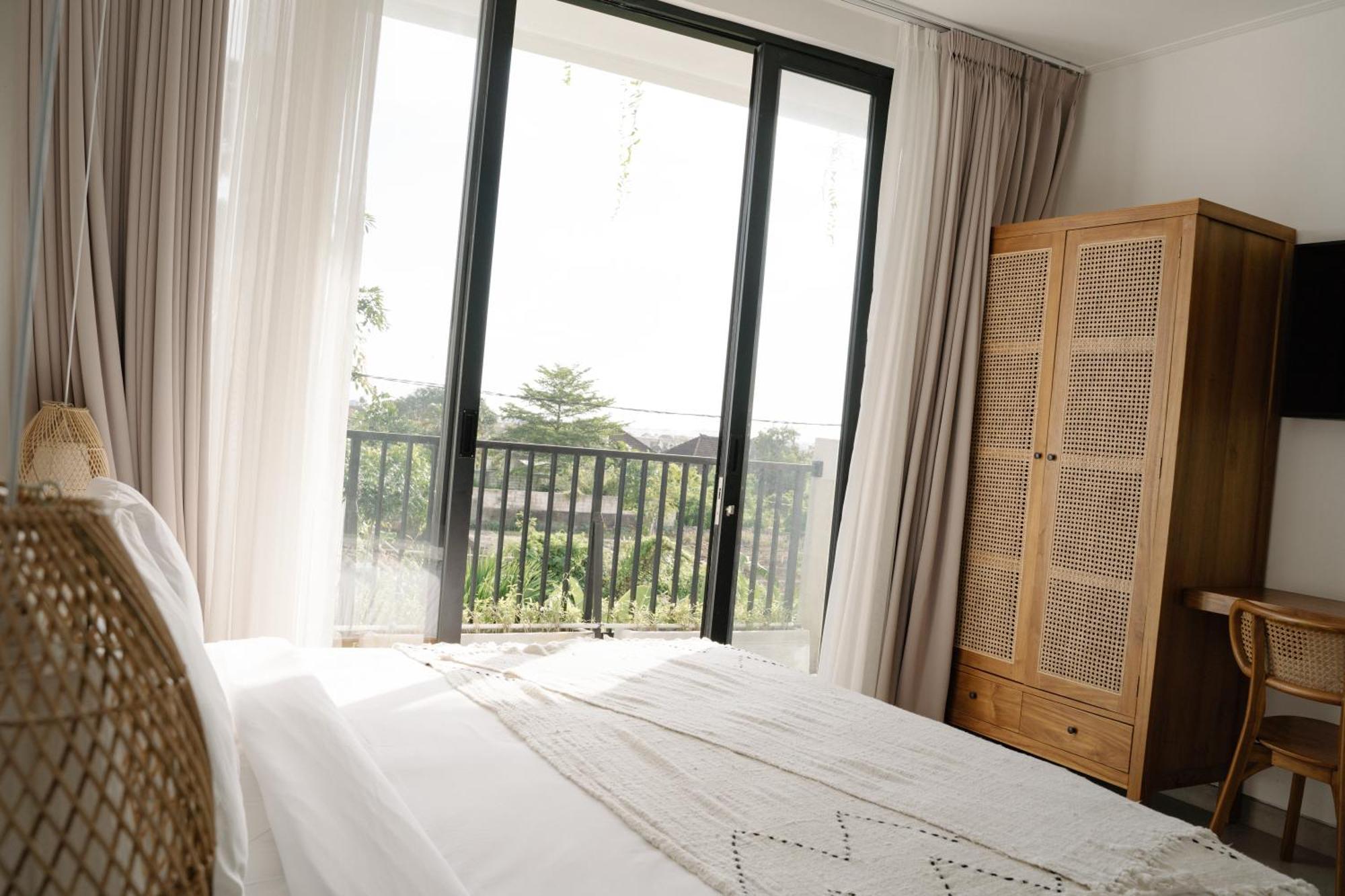 Modern 3 Bedroom In The Heart Of *